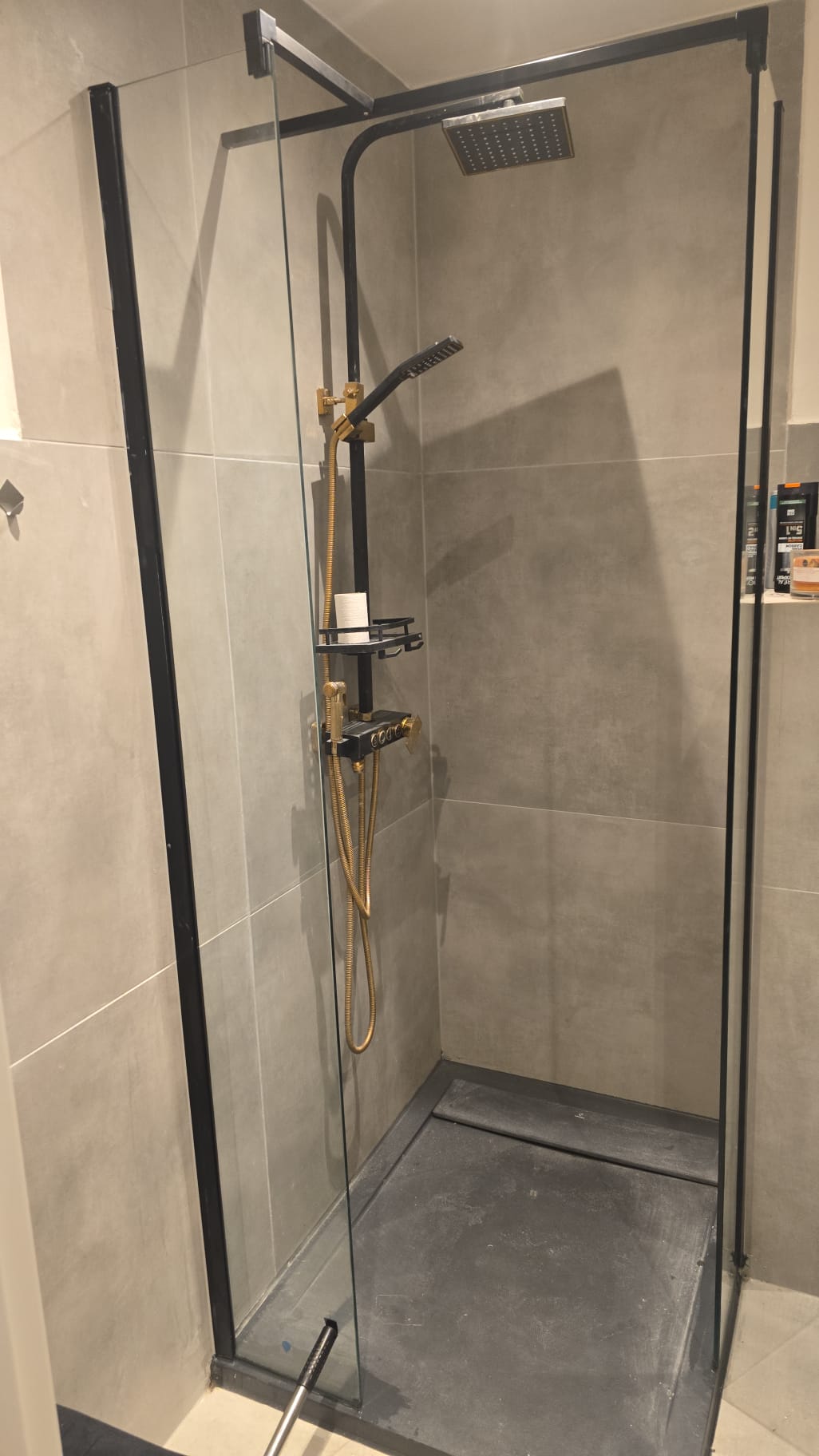 Fertig geflieste Dusche als Referenzarbeit